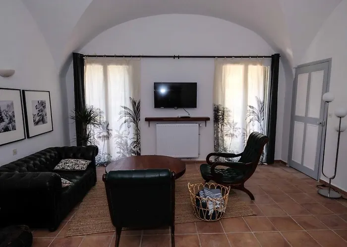 Des Antiquaires Apartman *